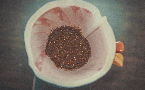 Шаг 8 заваривания кофе в пуровере