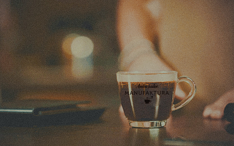 Шаг 8 заваривания кофе в чашке